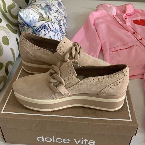 Dolce Vita Jhenee Dune Suede Sneakers! Soo cute and comfy. Size 8.5 - Picture 4 of 5